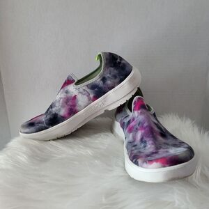 Oofos Tie-Dye Slip-On Shoes, Size 10